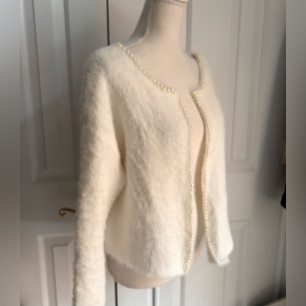 NWOT SHEIN Women Faux Fur, White Beads, Cardigan, Size Large - Picture 3 of 4